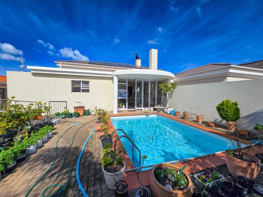 5 Bedroom Property for Sale in Stilbaai Wes Western Cape